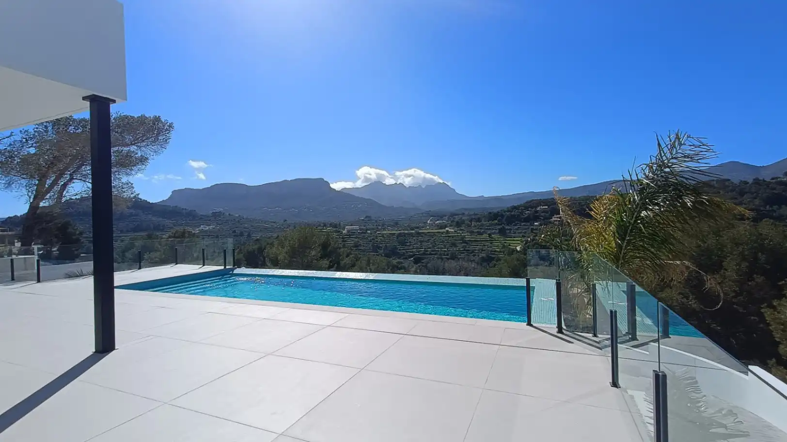 Schwimmbecken von Haus oder Chalet zum Verkauf in Calpe / Calp mit Klimaanlage, Heizung und Privatgarten