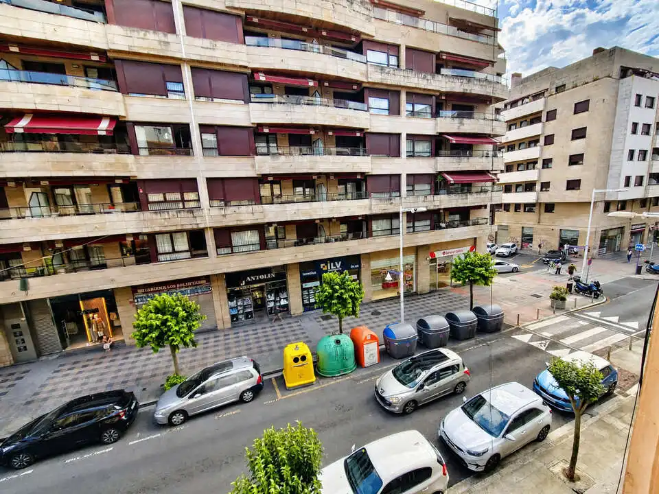 Vista exterior de Piso en venta en Santurtzi  con Trastero