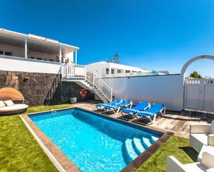 Vista exterior de Casa o xalet en venda en Yaiza amb Aire condicionat, Terrassa i Piscina