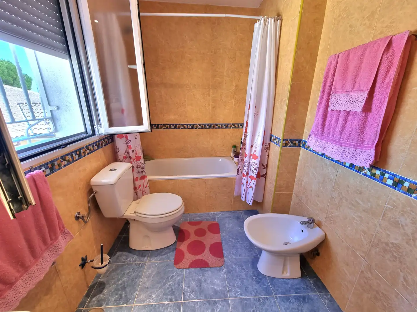 Bany de Casa o xalet en venda en Escalona amb Aire condicionat, Jardí privat i Traster