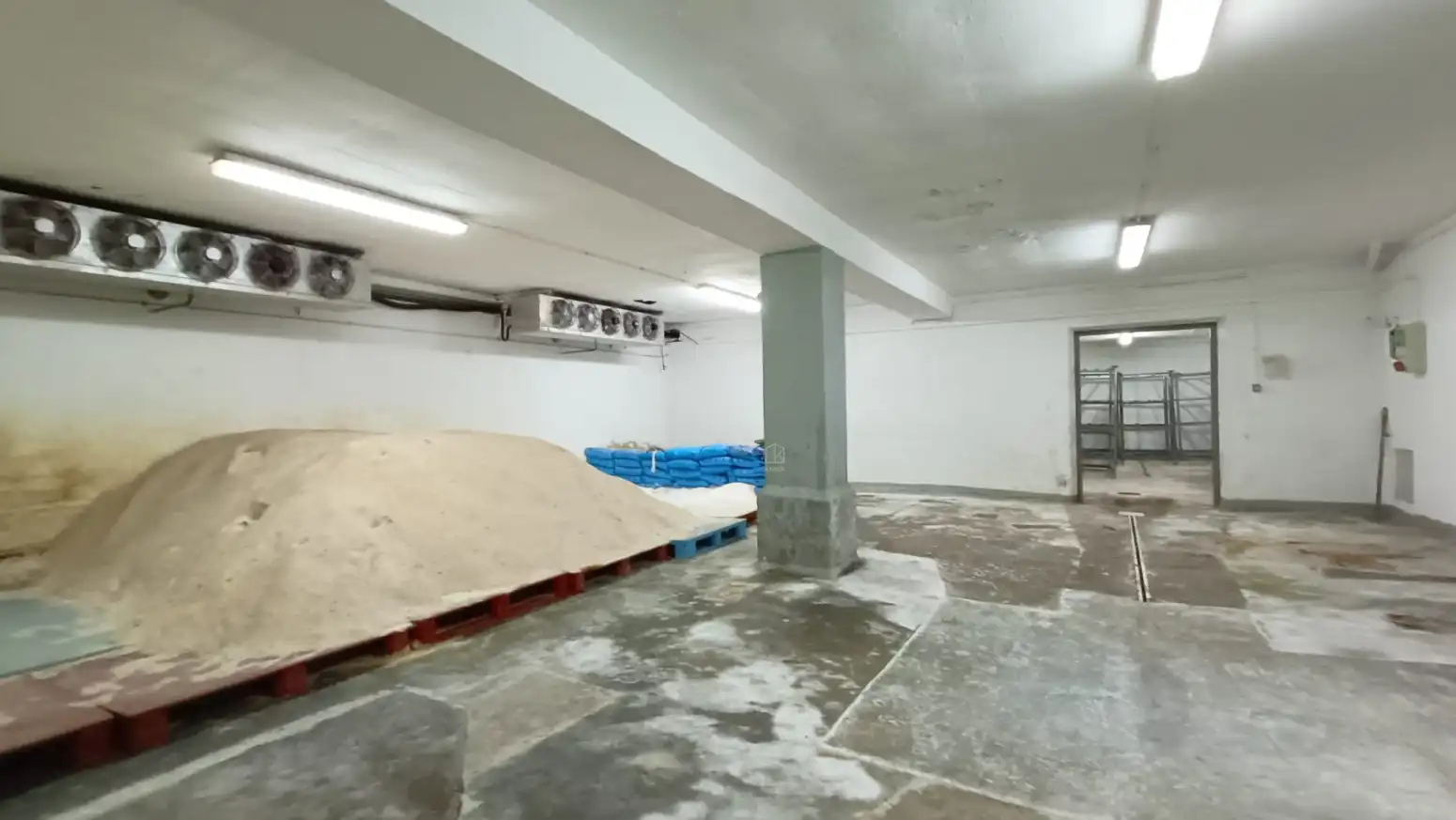 Fabrikhallen zum Verkauf in Tineo