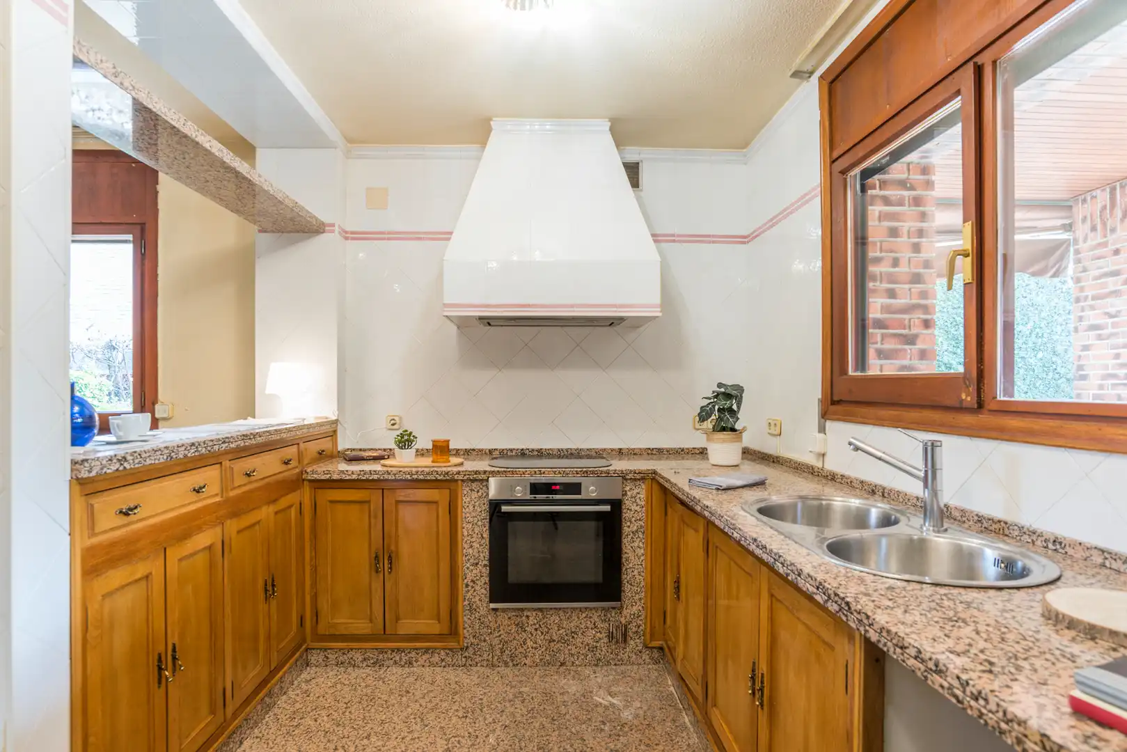 Kitchen of Houses for sale in Pozuelo de Alarcón  with Air Conditioner, Heating and Private garden