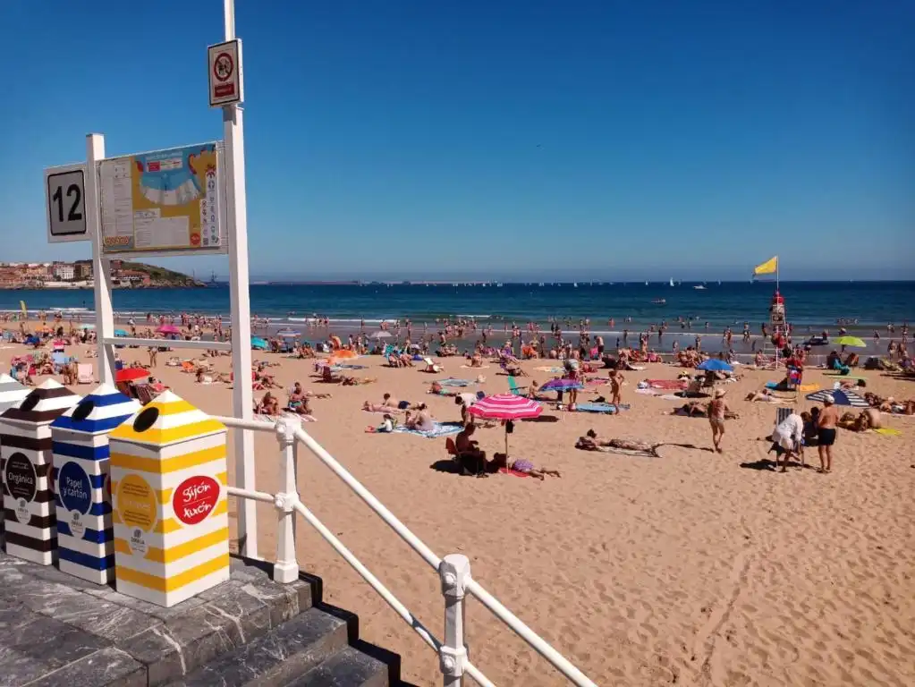 Exterior view of Flat for rent in Gijón   with Heating, Parquet flooring and Storage room