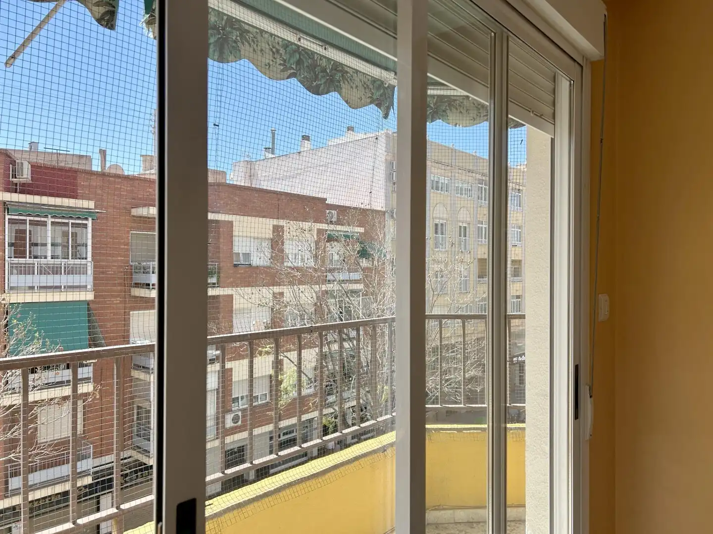 Vista exterior de Piso de alquiler en Novelda con Aire acondicionado, Terraza y Alarma