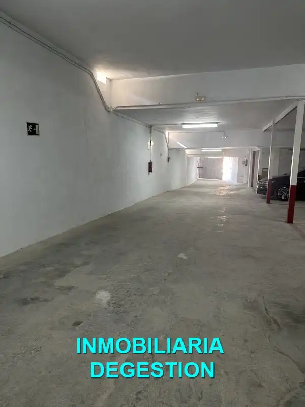 Aparcament amb ascensor en venda a Calle Zambrana