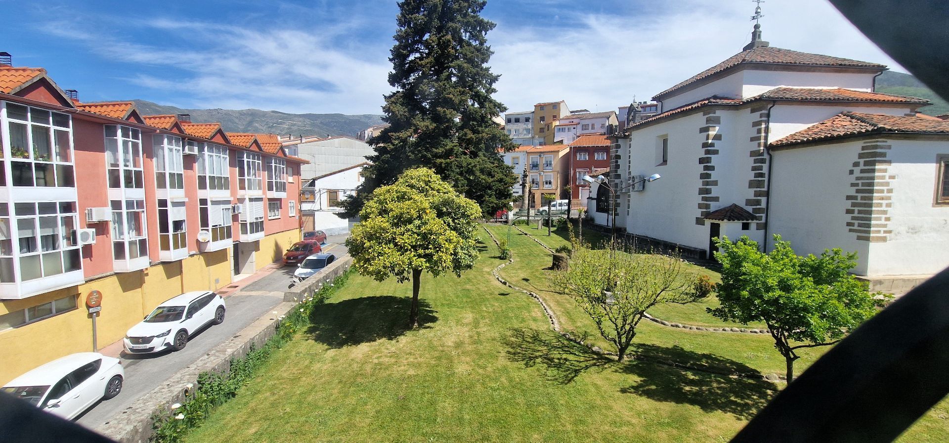 Vista exterior de Casa adosada en venda en Jarandilla de la Vera amb Calefacció i Terrassa