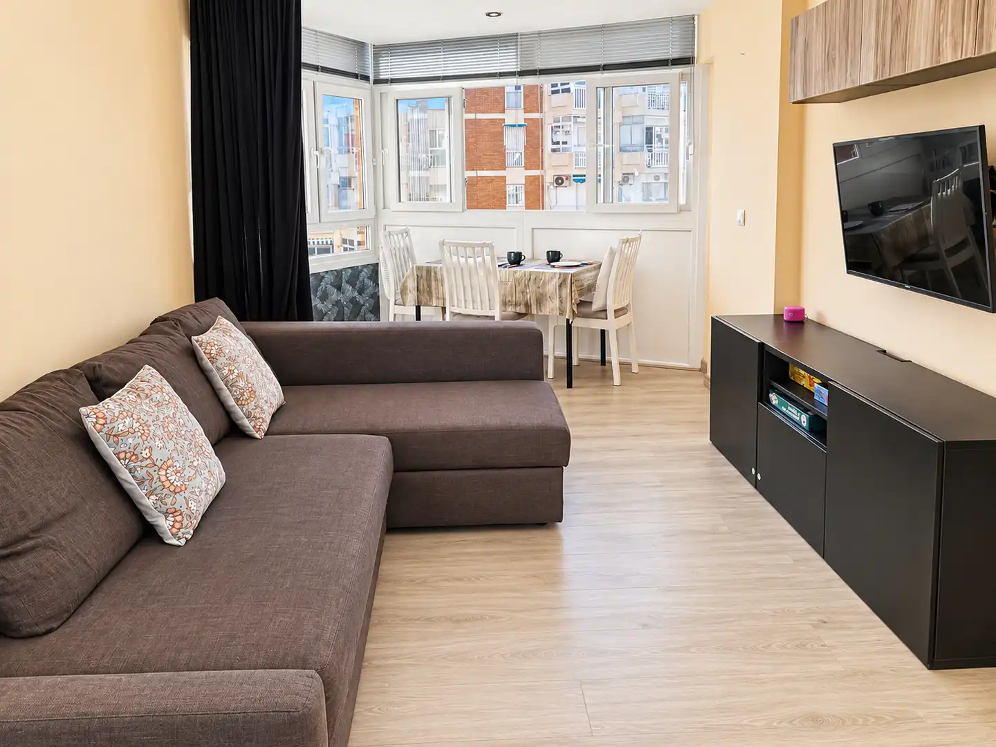 Living room of Flat for sale in Benalmádena  with Furnished, Oven and Washing machine