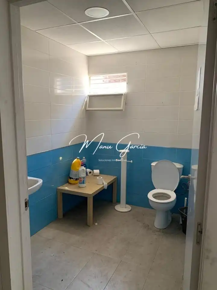 Baño de Nave industrial de alquiler en Lucena