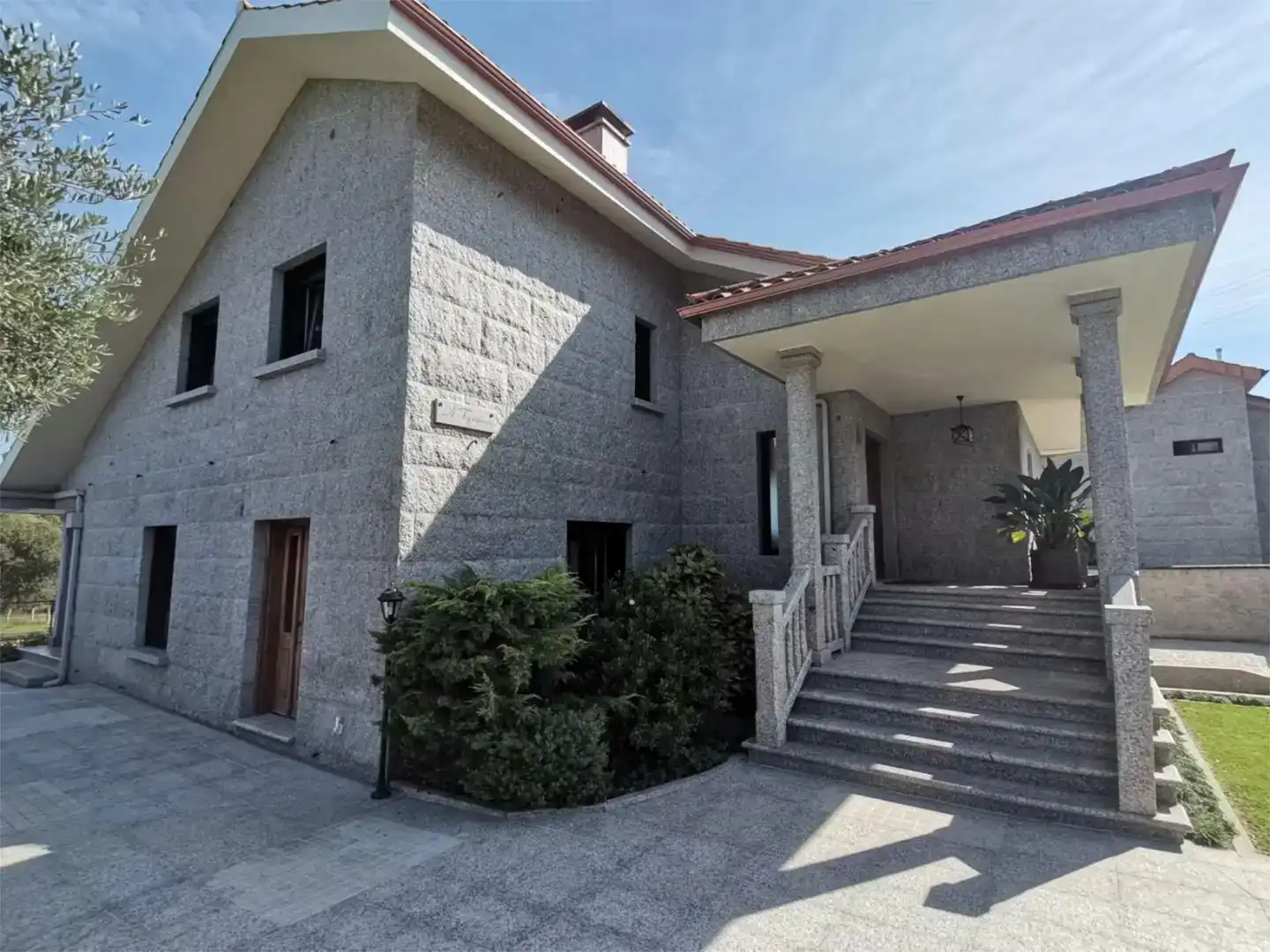 Vista exterior de Casa o xalet en venda en Tomiño amb Piscina i Balcó