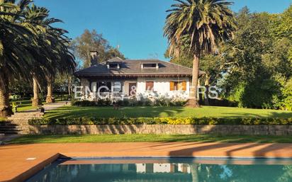 Vista exterior de Finca rústica en venda en Donostia - San Sebastián  amb Aire condicionat, Calefacció i Jardí privat