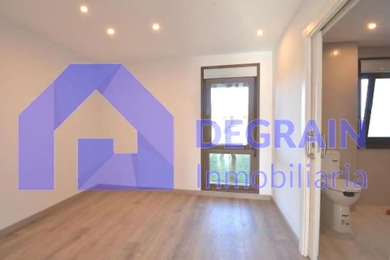 Dormitori de Casa o xalet en venda en Oviedo  amb Terrassa
