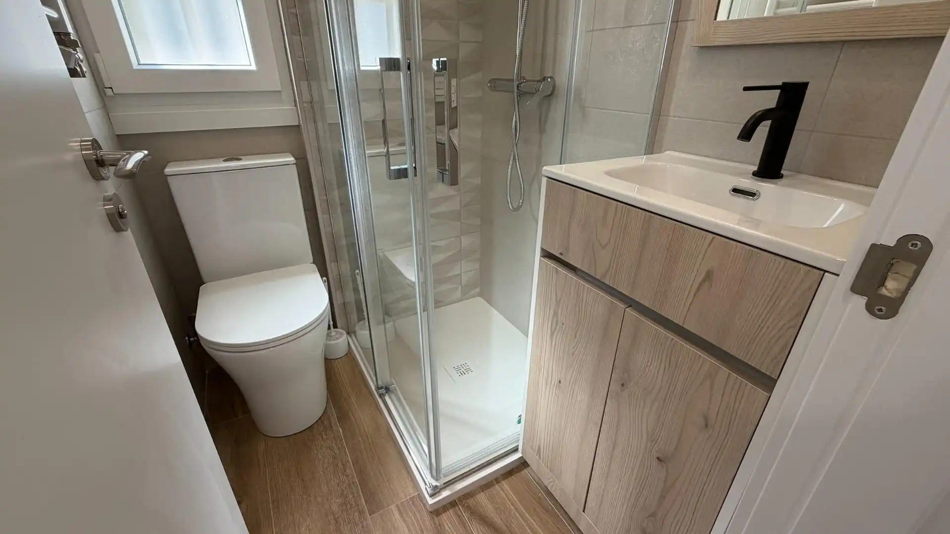 Bany de Apartament de lloguer en Zaragoza amb Aire condicionat, Calefacció i Moblat