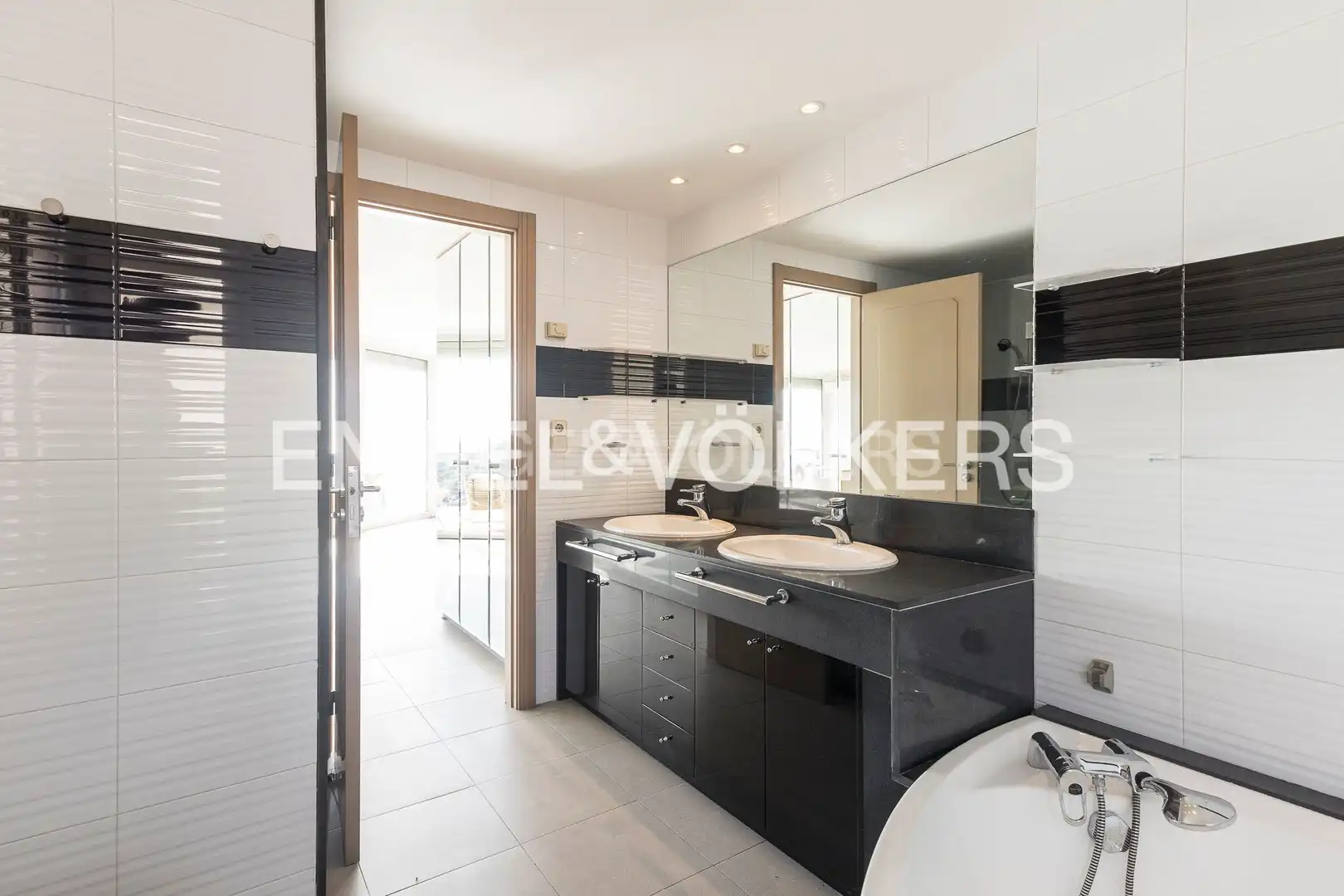 Bathroom of Houses for sale in Barcelona  with Air Conditioner, Heating and Private garden
