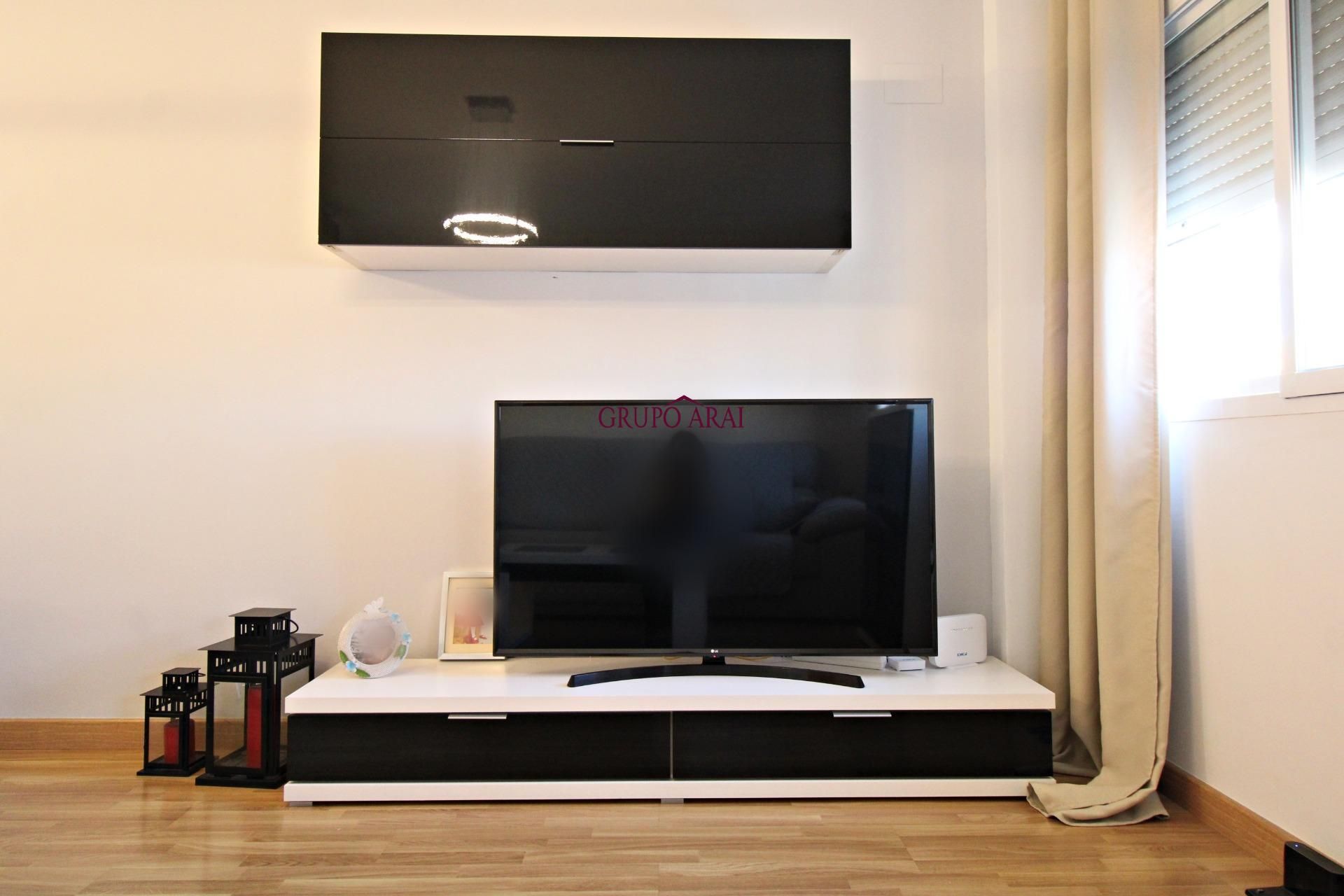 Wohnzimmer von Wohnung zum Verkauf in Alicante / Alacant mit Klimaanlage, Privatgarten und Möbliert