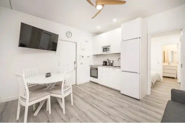 Cocina de Planta baja en venta en L'Hospitalet de Llobregat con Aire acondicionado y Horno