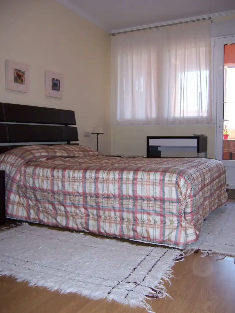 Habitación de Apartamento de alquiler en Cariño con Calefacción, Parquet y Terraza