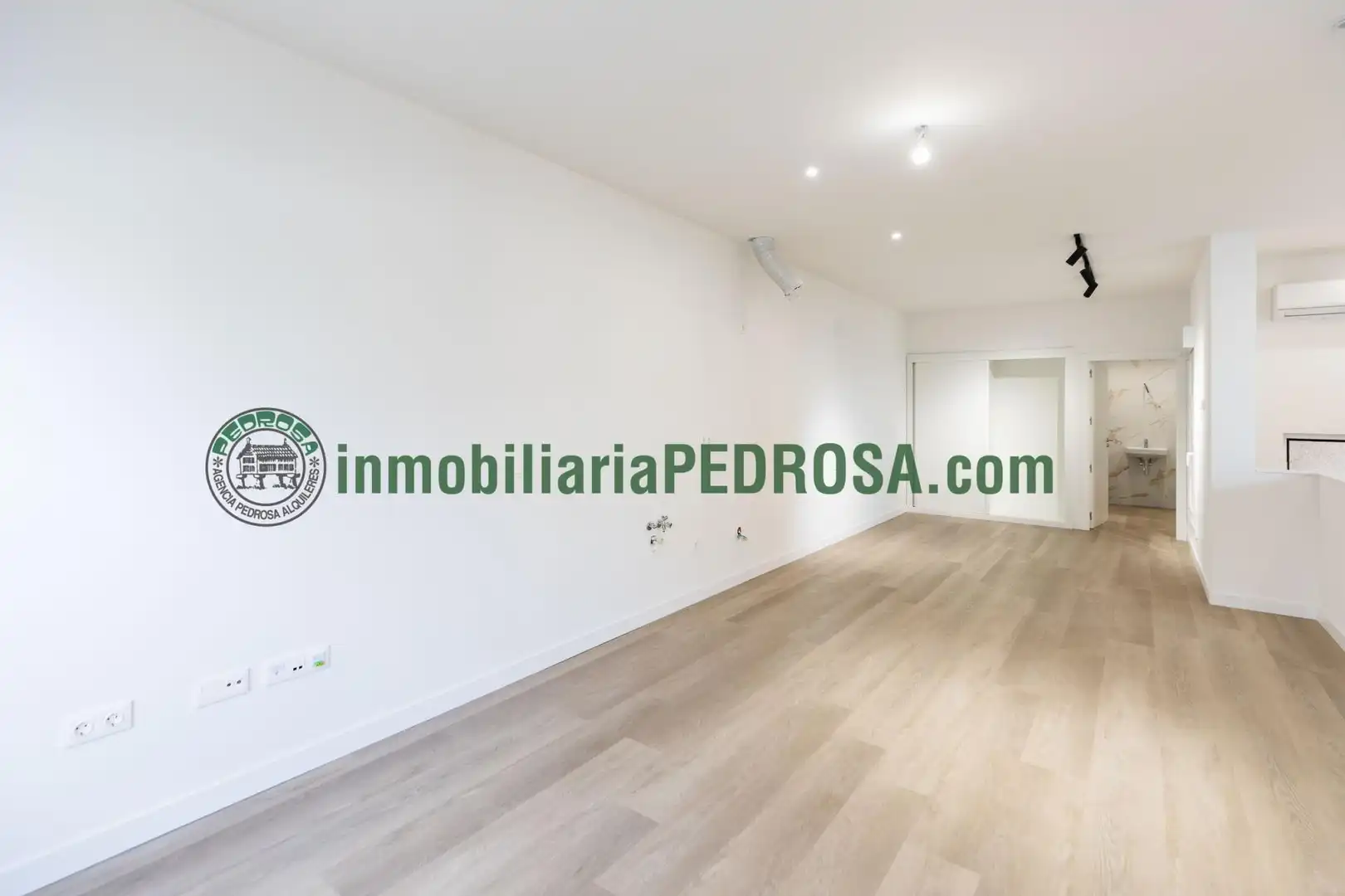 Loft in vendita a Calle María Victoria Moreno 27