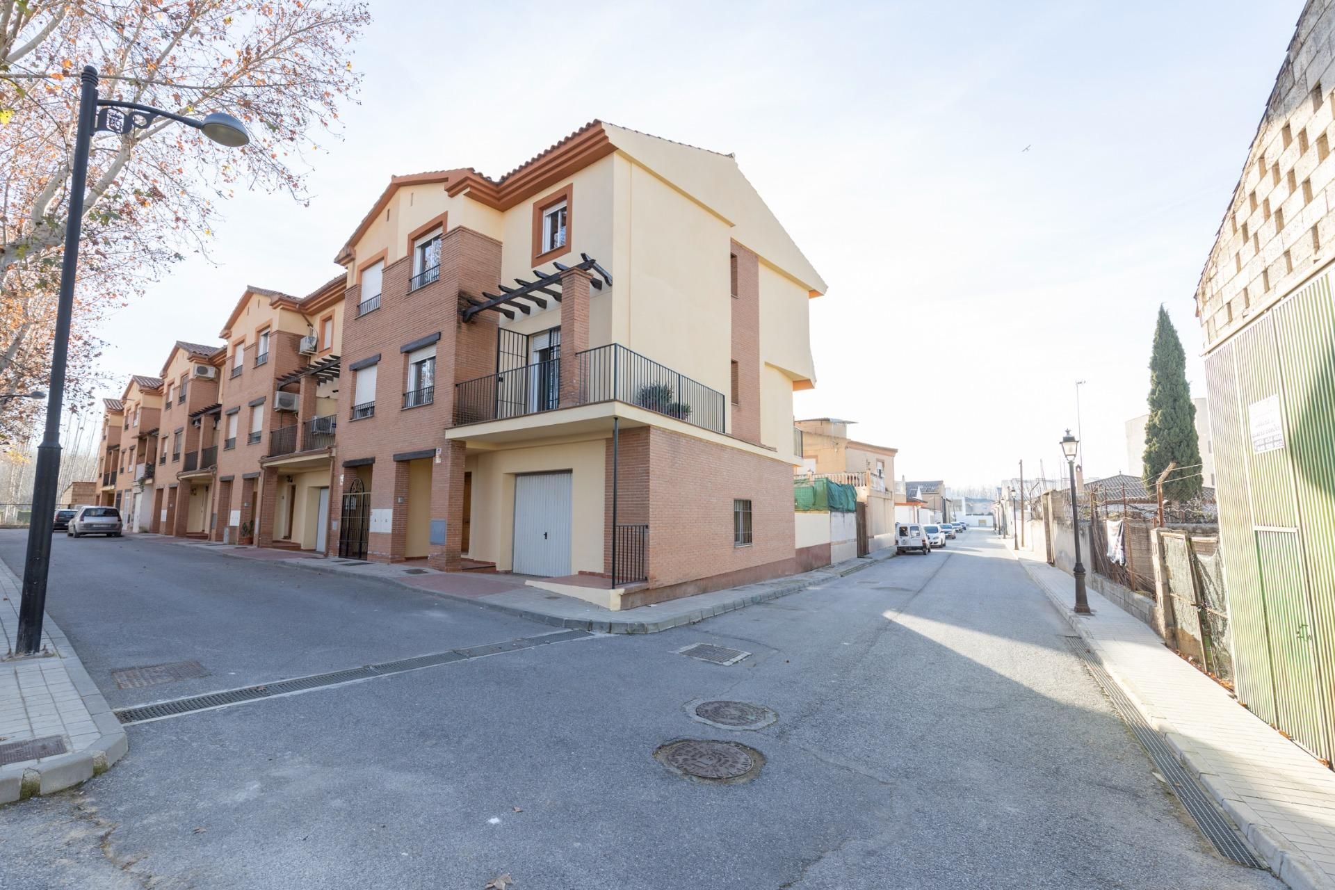 Exterior view of Single-family semi-detached for sale in Fuente Vaqueros  with Balcony