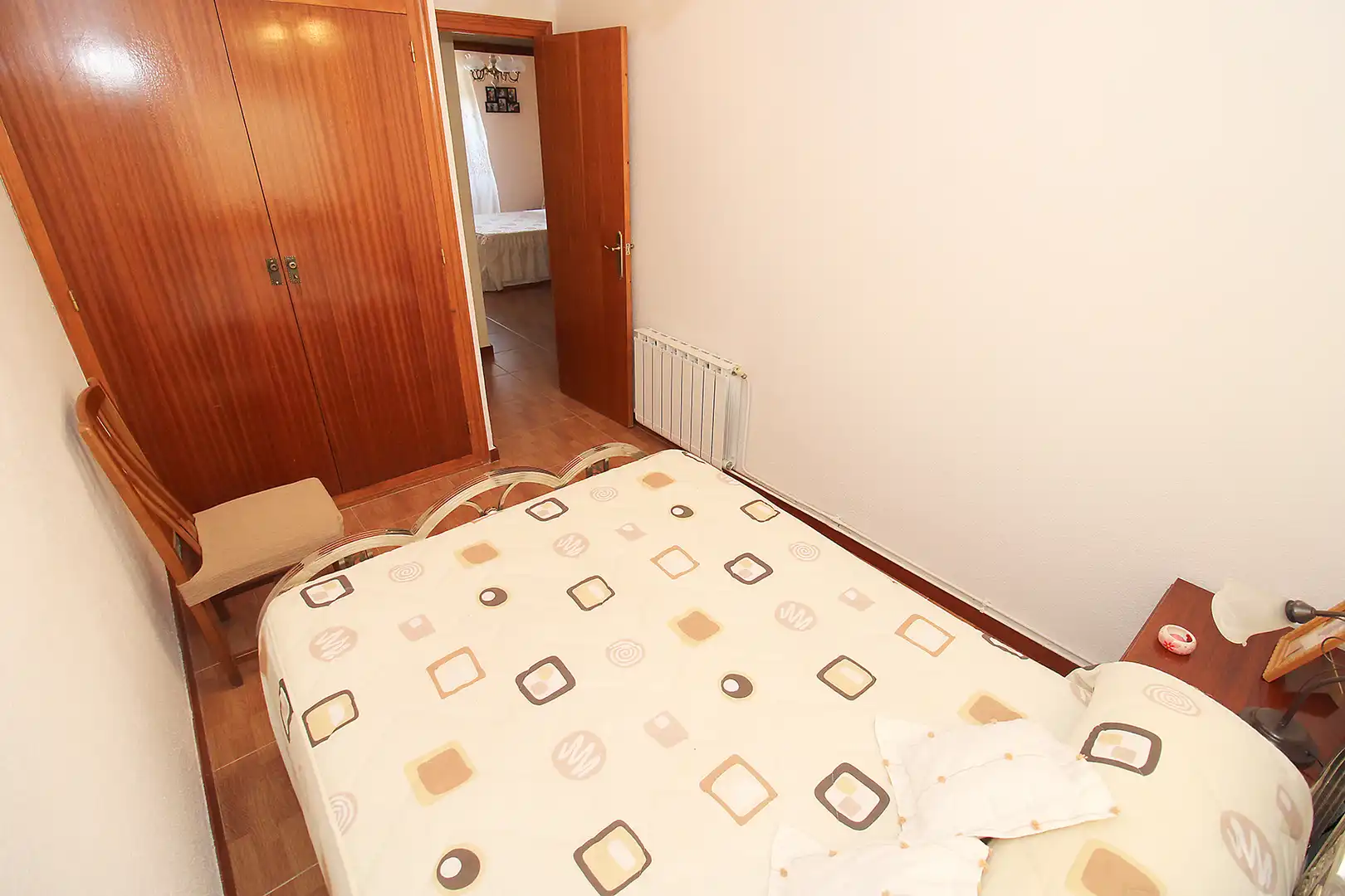 Schlafzimmer von Einfamilien-Reihenhaus zum Verkauf in Torremocha de Jarama mit Heizung, Privatgarten und Internet