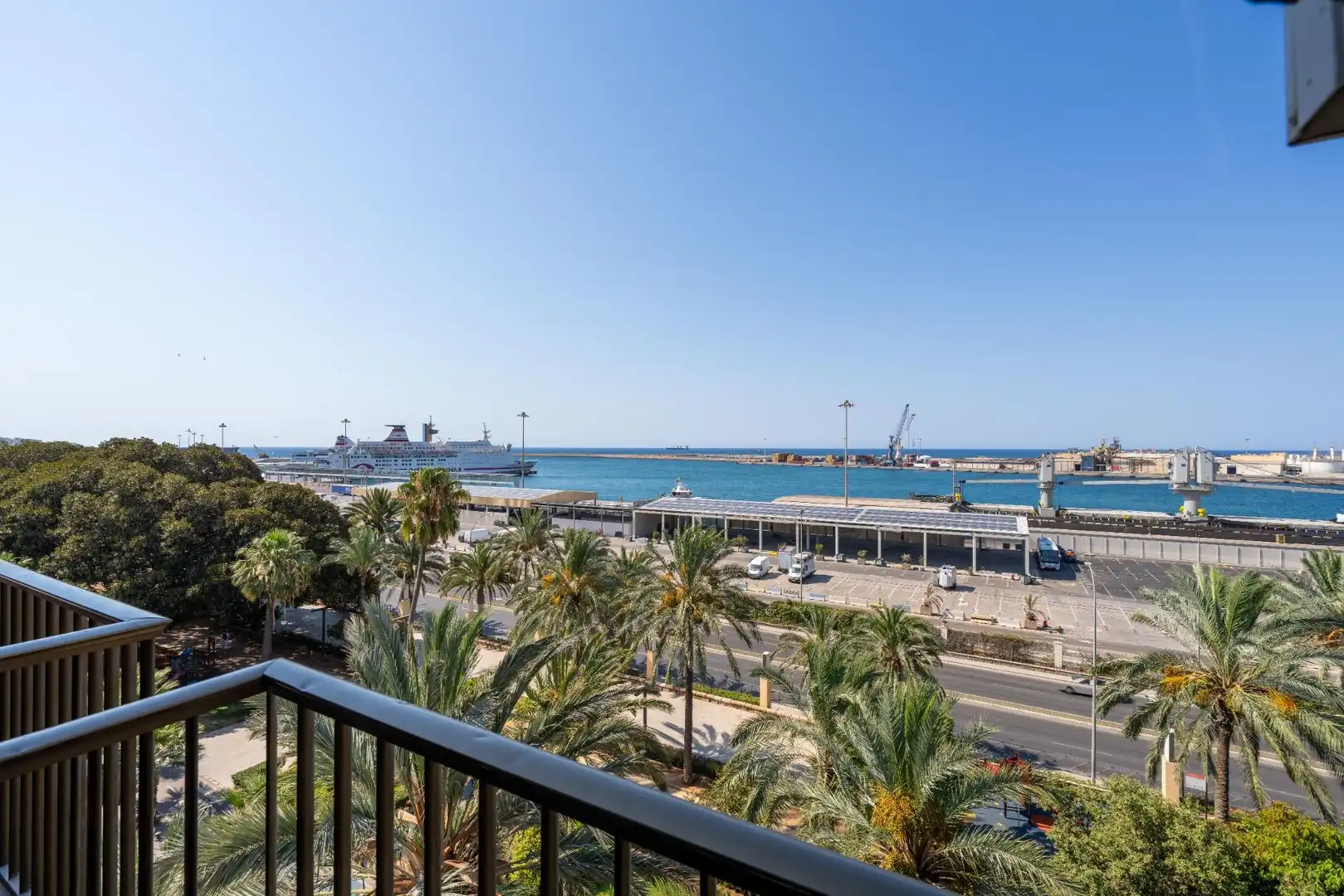 Außenansicht von Wohnung zum Verkauf in Almería mit Klimaanlage, Heizung und Balkon