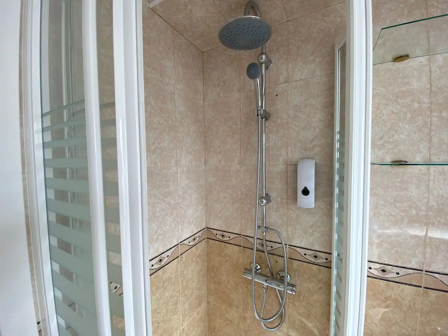 Baño de Estudio en venta en Torremolinos con Aire acondicionado, Calefacción y Piscina comunitaria
