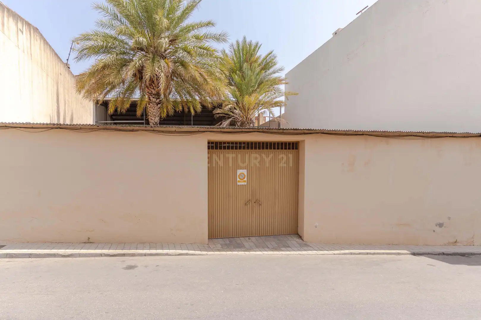 Vista exterior de Casa o xalet en venda en Motril amb Aire condicionat i Traster