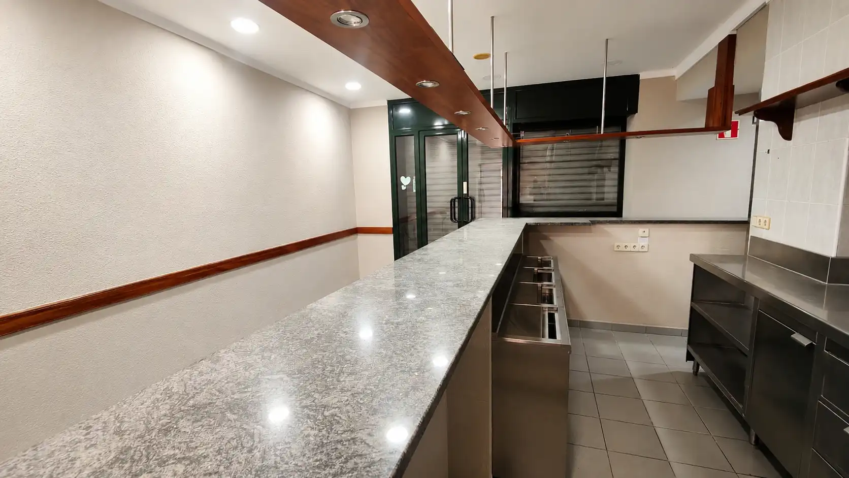 Cocina de Dúplex en venta en La Bisbal d'Empordà con Terraza, Balcón y Internet