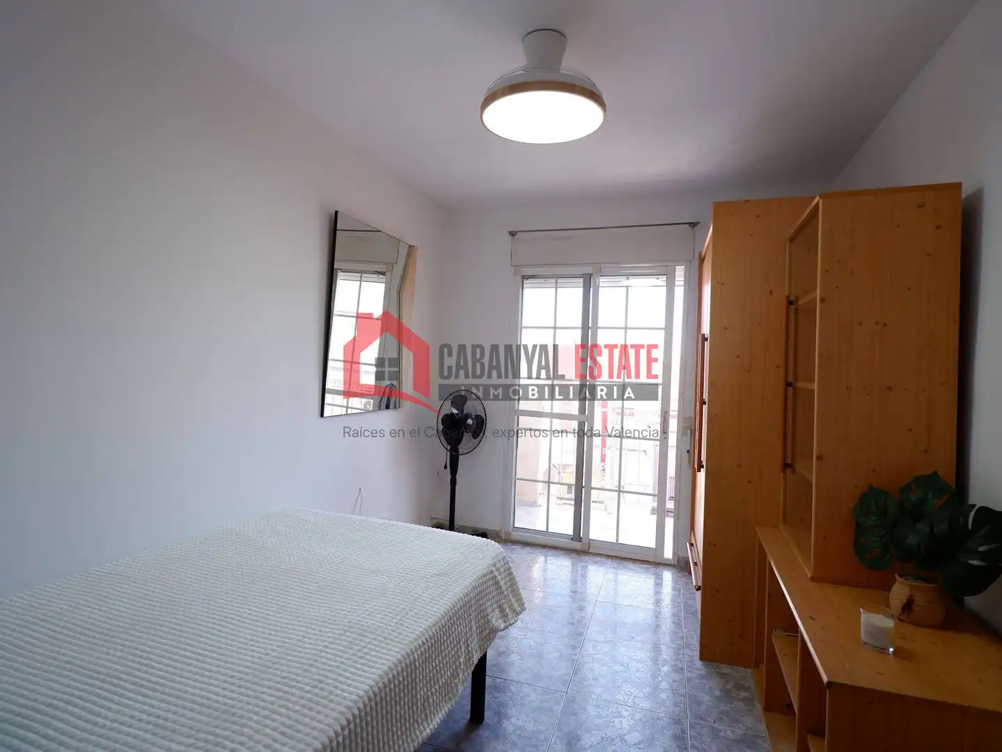 Habitación de Apartamento de alquiler en Valencia con Aire acondicionado, Amueblado y Balcón