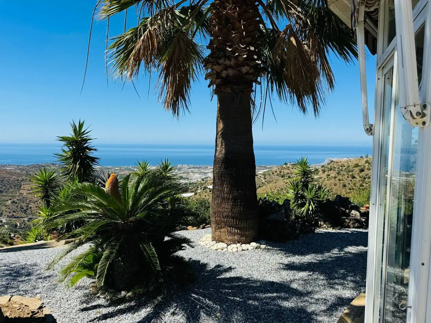 Vista exterior de Casa o xalet en venda en Arenas amb Aire condicionat, Jardí privat i Traster