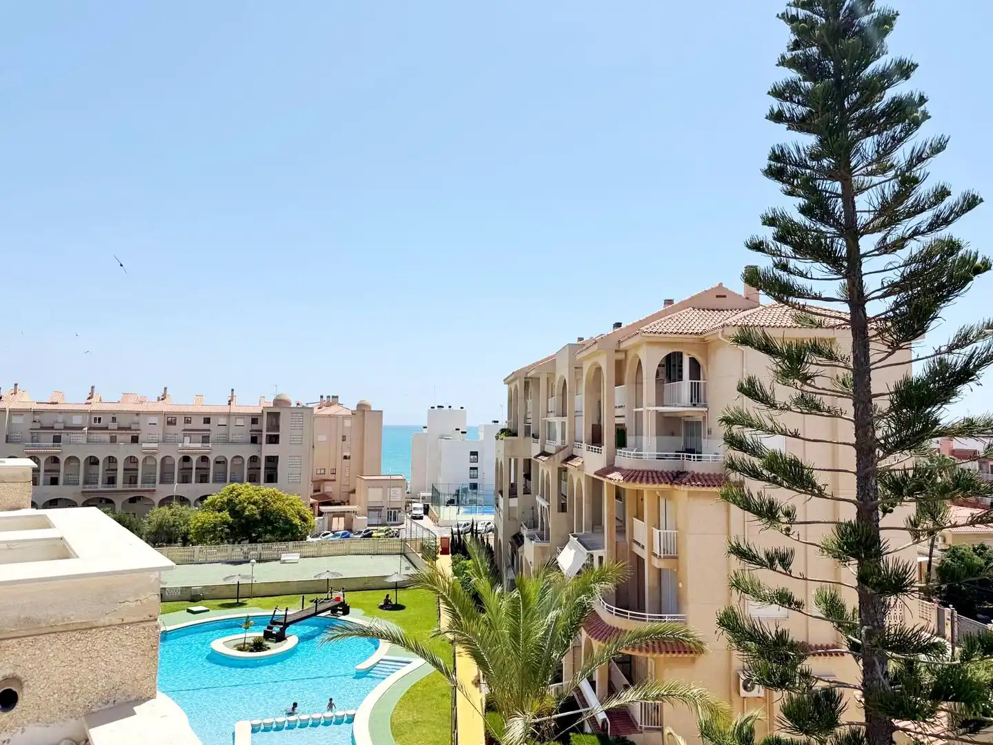 Außenansicht von Wohnungen zur Miete in El Campello mit Klimaanlage, Heizung und Möbliert