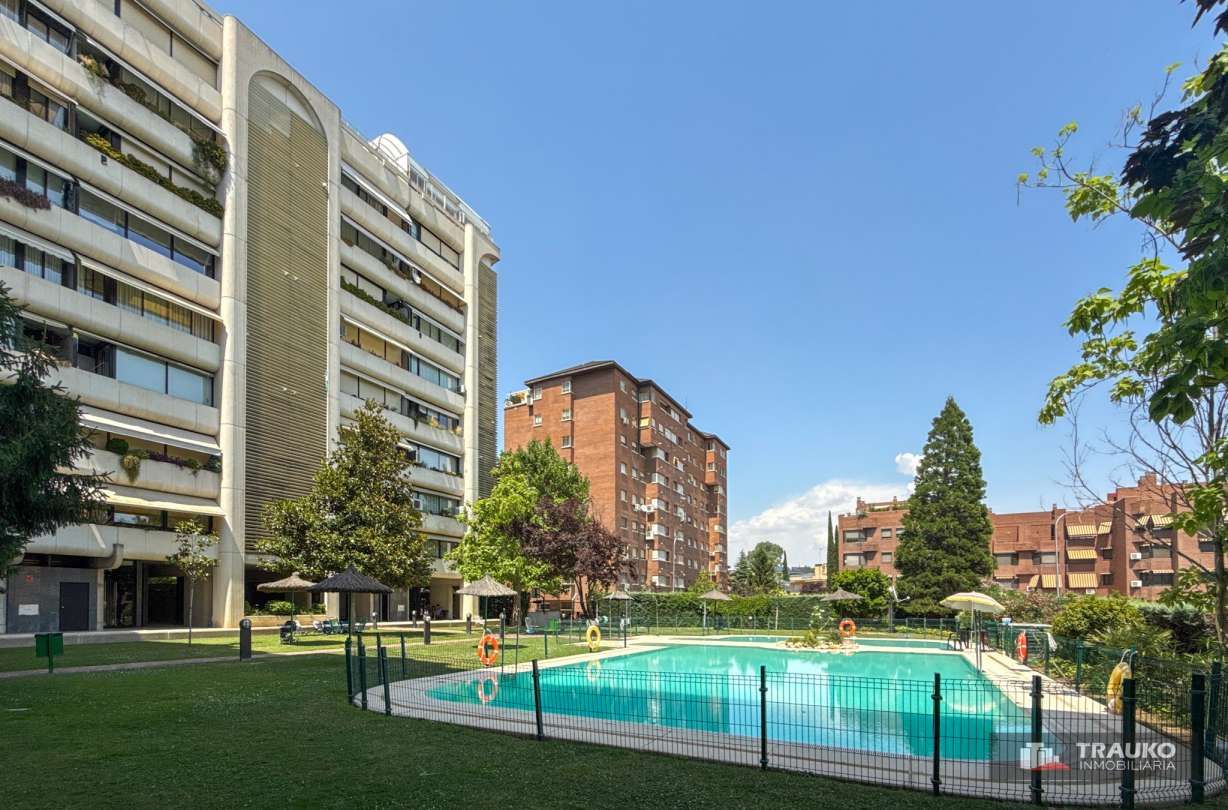 Piscina de Pis en venda en  Madrid Capital amb Calefacció, Terrassa i Piscina