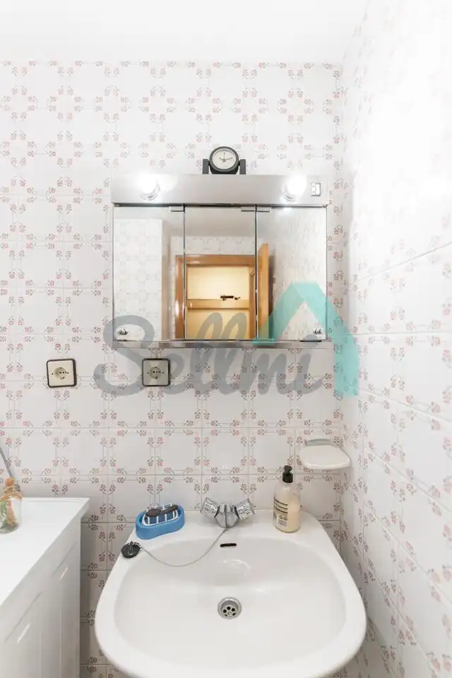 Baño de Piso de alquiler en Oviedo  con Calefacción, Parquet y Terraza