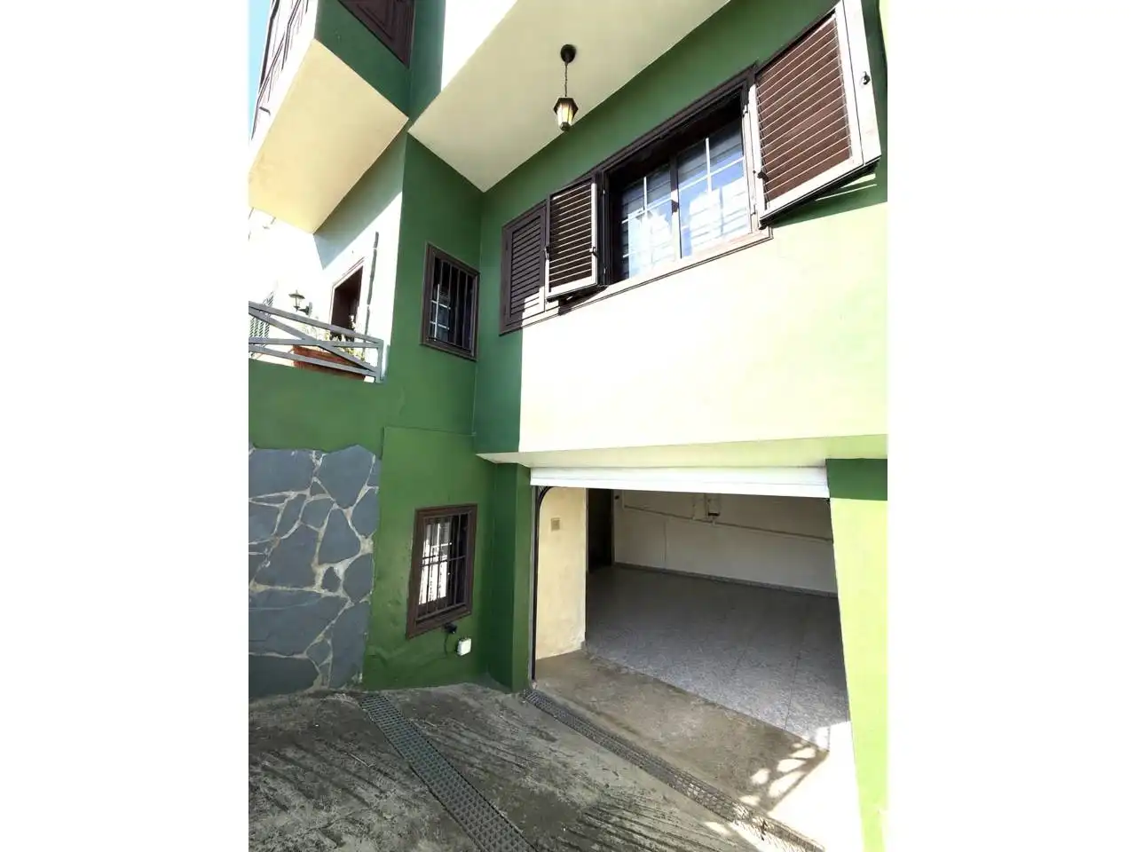 Vista exterior de Casa adosada en venda en San Cristóbal de la Laguna amb Jardí privat, Parquet i Terrassa