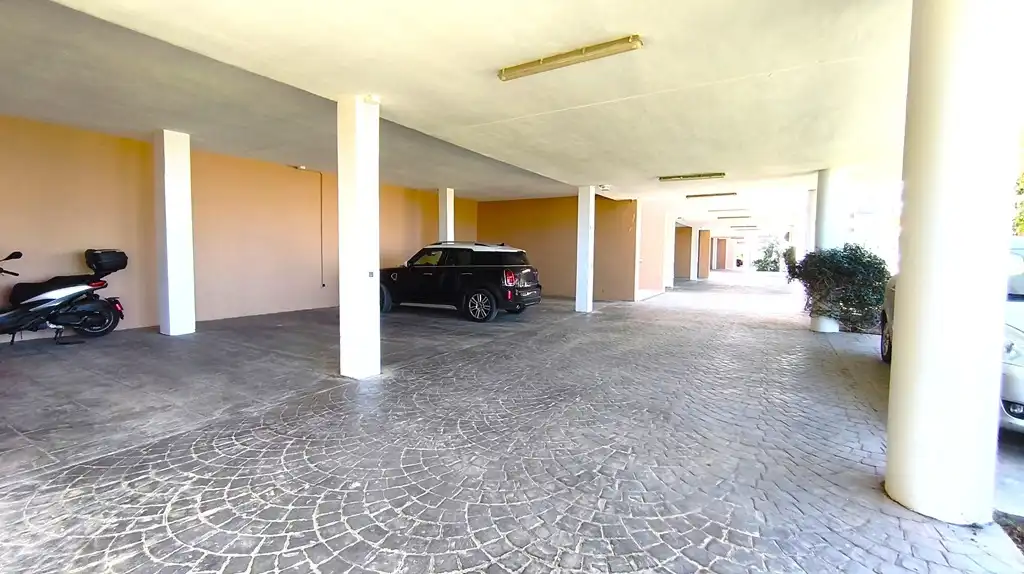 Parkplatz von Wohnungen zum Verkauf in Dénia mit Klimaanlage, Heizung und Privatgarten