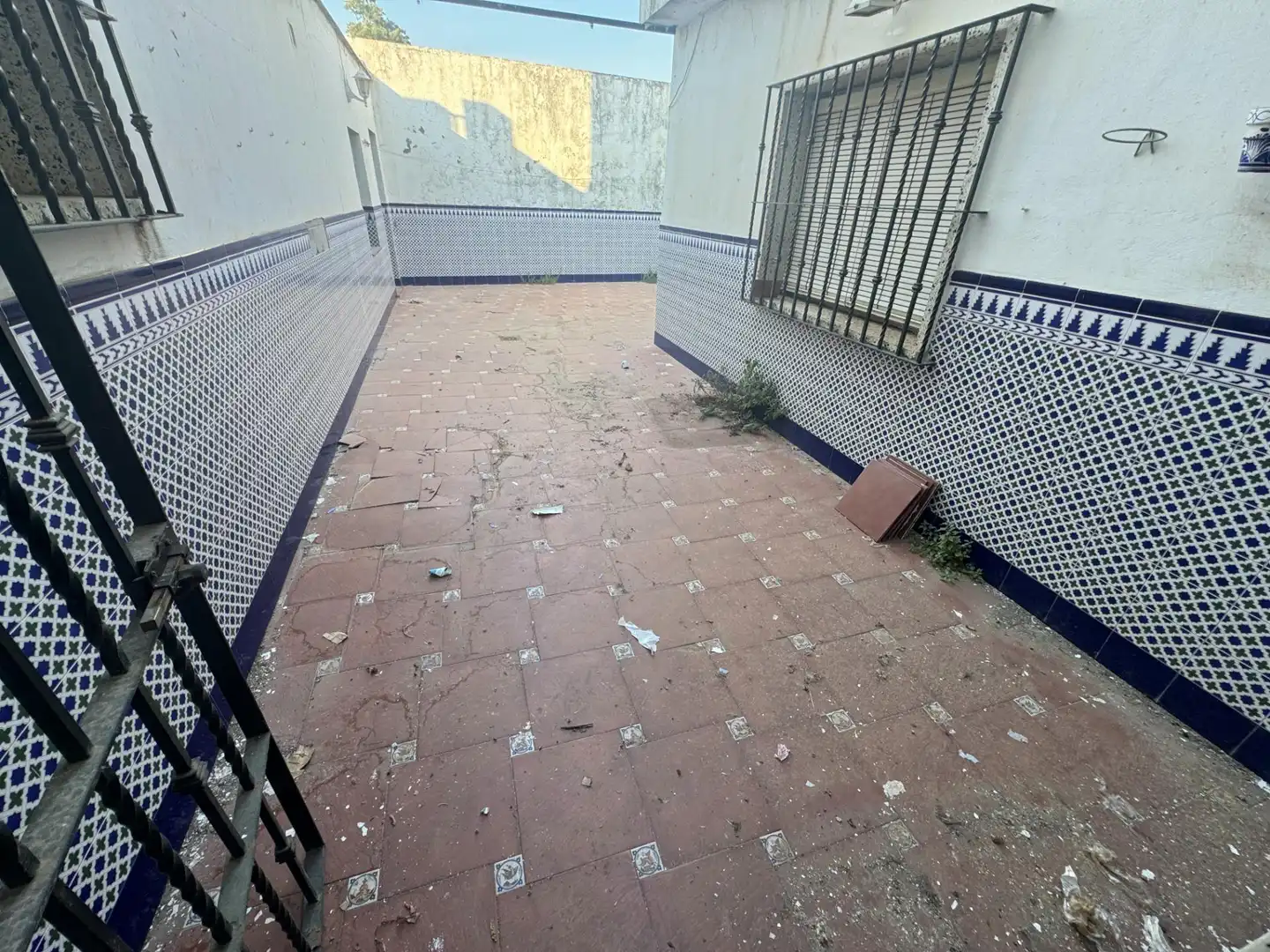 Außenansicht von Einfamilien-Reihenhaus zum Verkauf in Dos Hermanas