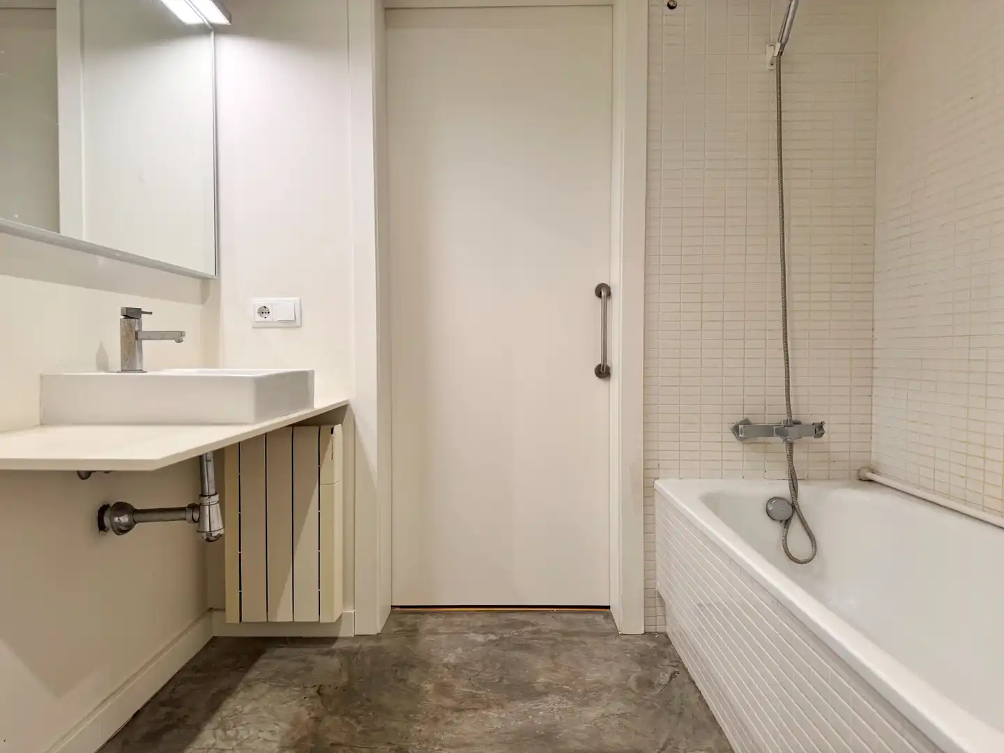 Baño de Piso en venta en Girona con Aire acondicionado, Calefacción y Amueblado