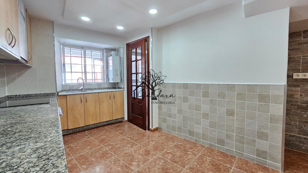 Cuina de Casa o xalet en venda en Mugardos amb Calefacció, Terrassa i Traster