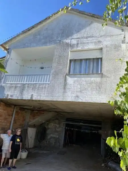 Vista exterior de Casa adosada en venda en Crecente amb Calefacció, Traster i Moblat