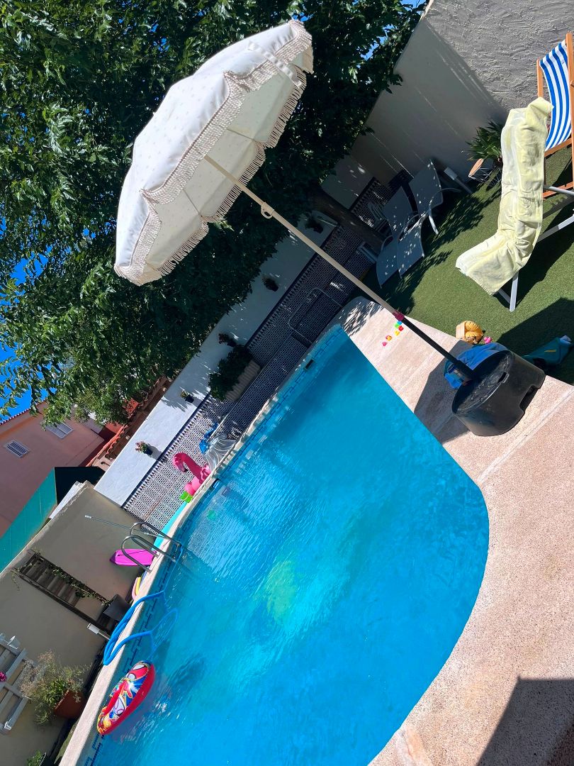 Piscina de Casa adosada en venda en La Gineta amb Aire condicionat, Calefacció i Jardí privat