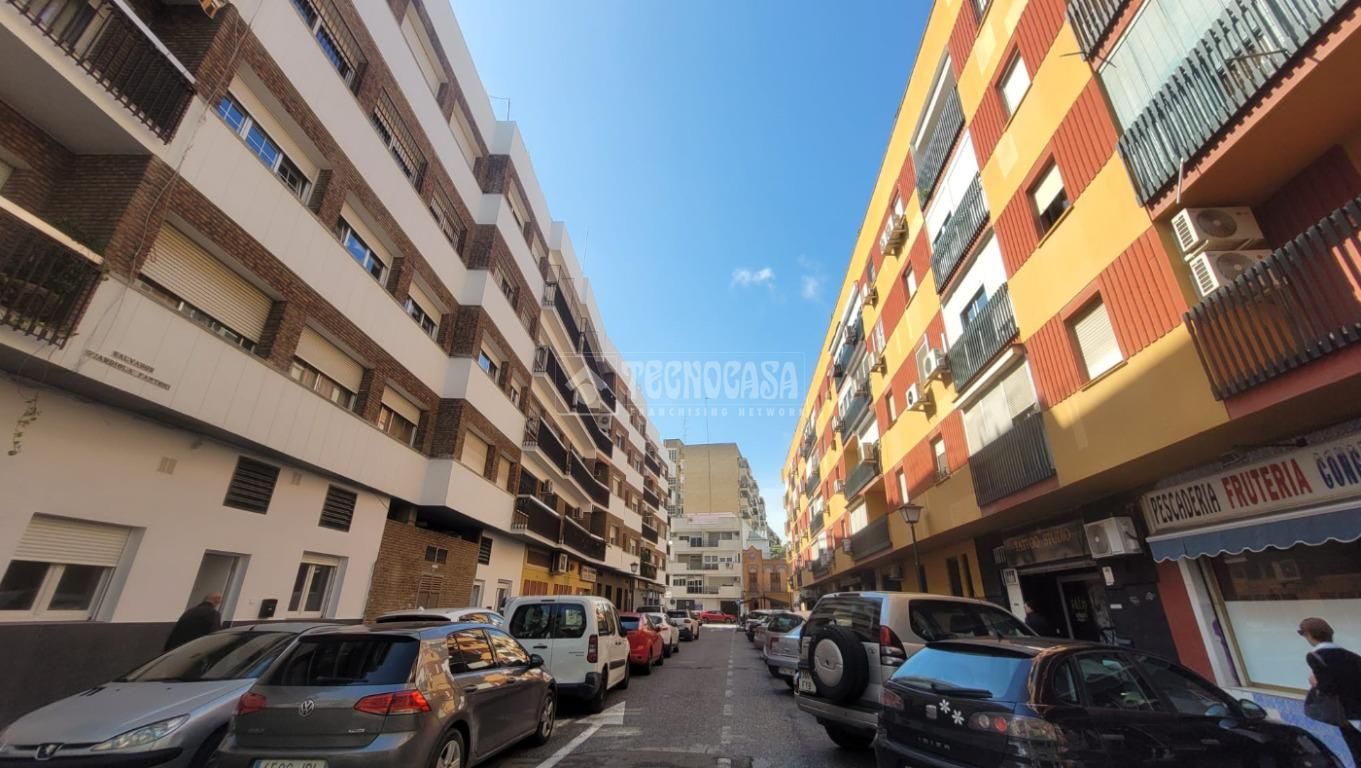Vista exterior de Pis en venda en  Sevilla Capital