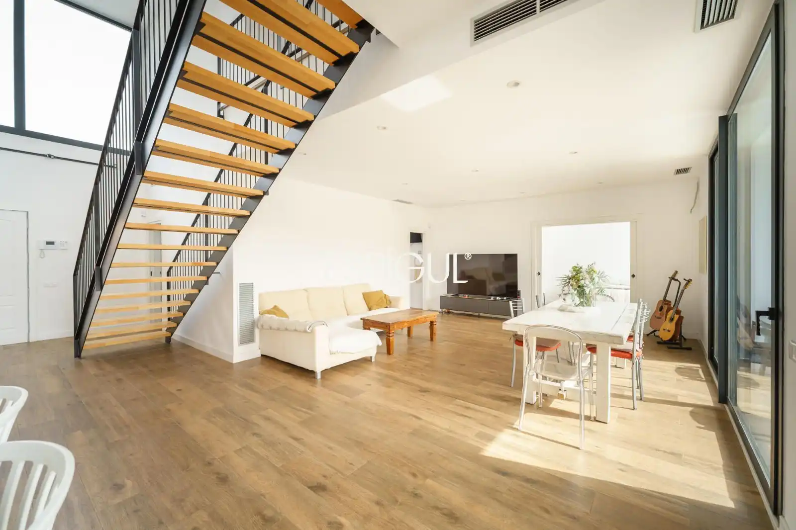 Sala d'estar de Casa o xalet en venda en Premià de Dalt amb Aire condicionat, Calefacció i Jardí privat