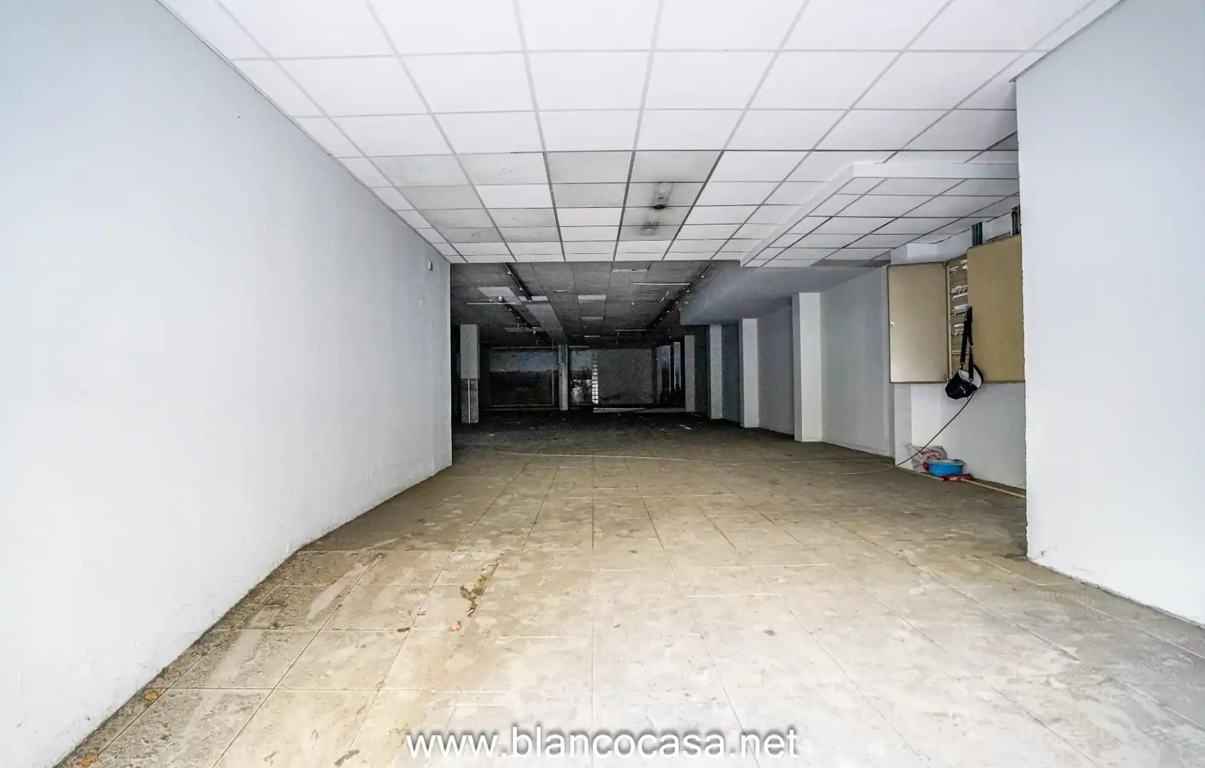 Local commercial à vendre à Carballo