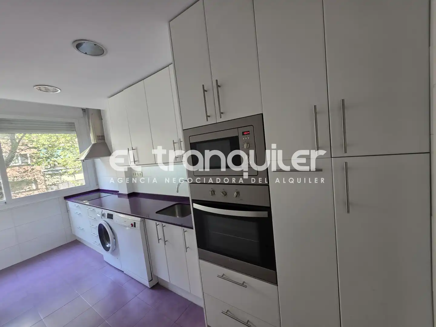 Kitchen of Flat for rent in Madrid  with Air Conditioner, Furnished and Washing machine