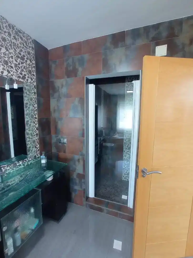 Bany de Casa adosada en venda en Alfarnate amb Jardí privat, Traster i Moblat