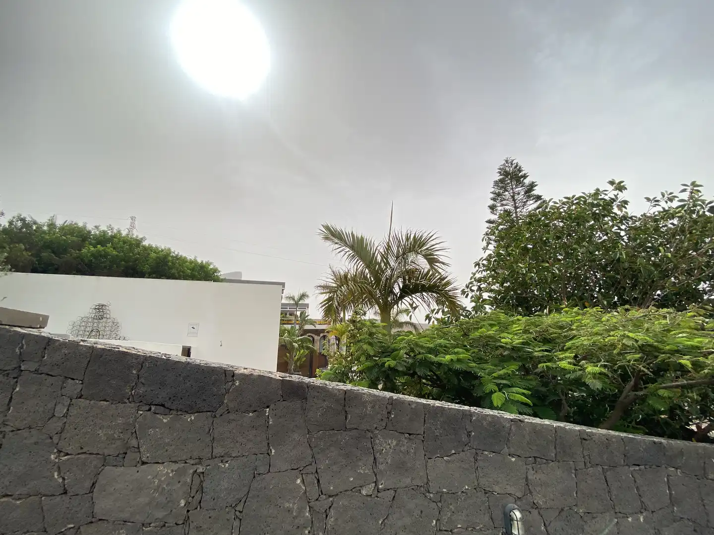 Vista exterior de Casa o xalet en venda en Yaiza amb Jardí privat, Terrassa i Piscina