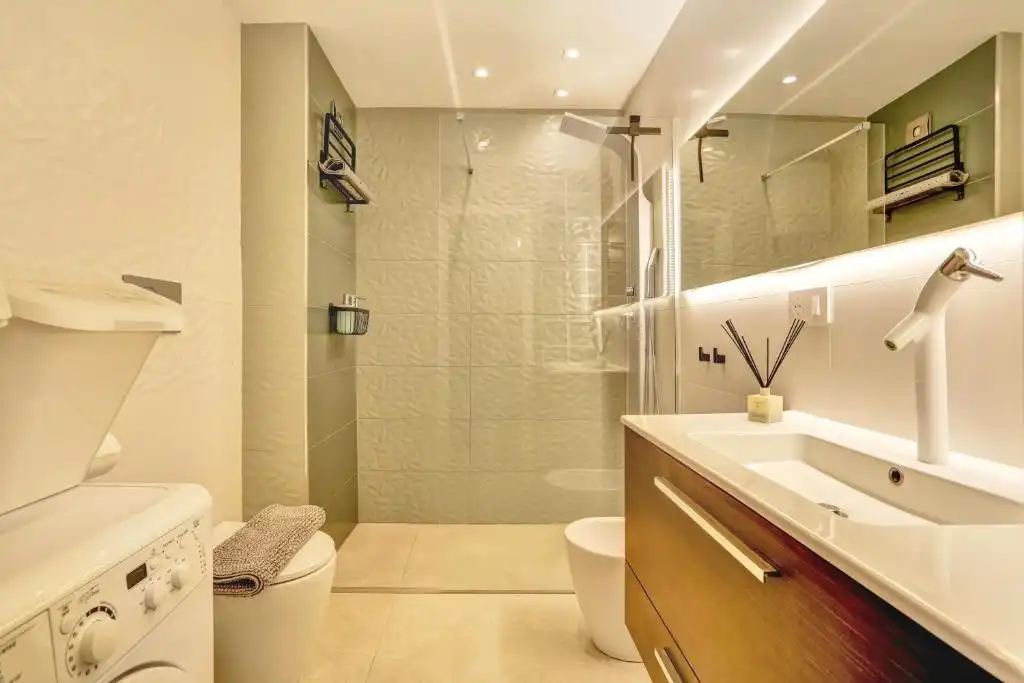 Baño de Piso en venta en San Miguel de Abona con Aire acondicionado, Terraza y Amueblado