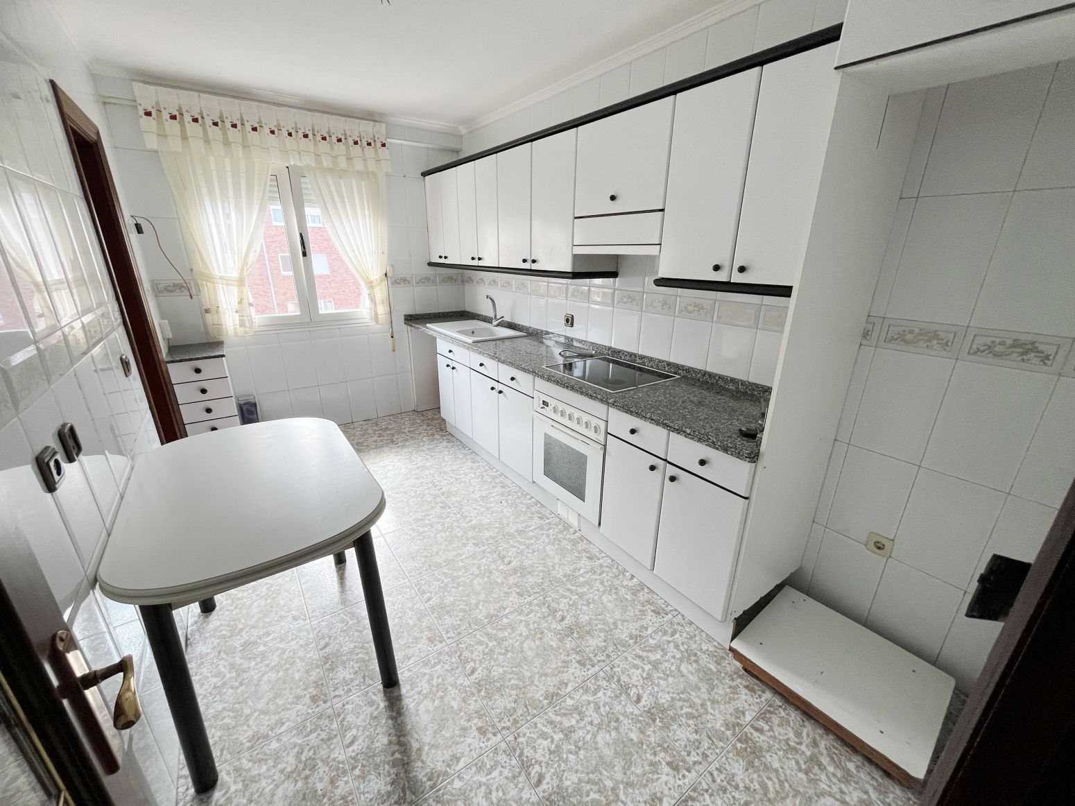 Kitchen of Flat for sale in Avilés  with Heating, Parquet flooring and Terrace