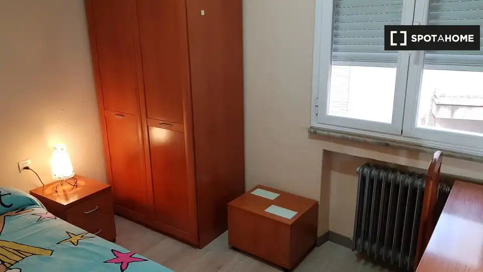 Habitación de Piso de alquiler en Salamanca con Aire acondicionado, Calefacción y Amueblado