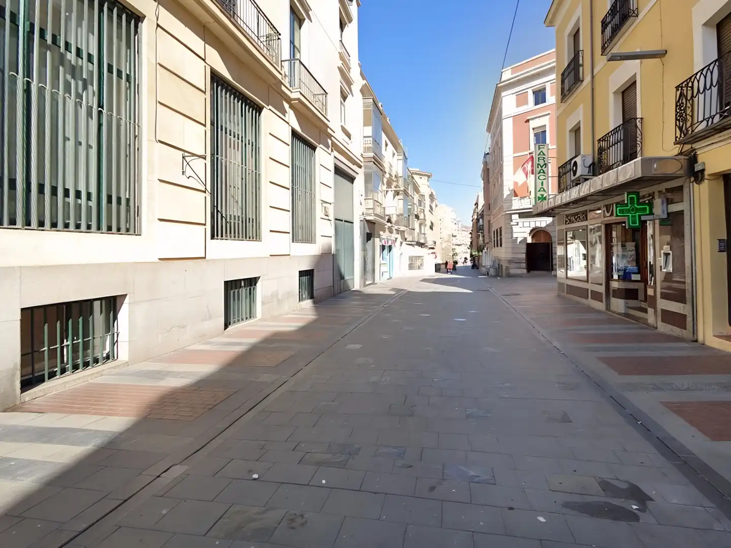 Vista exterior de Local en venta en Guadalajara con Aire acondicionado y Calefacción