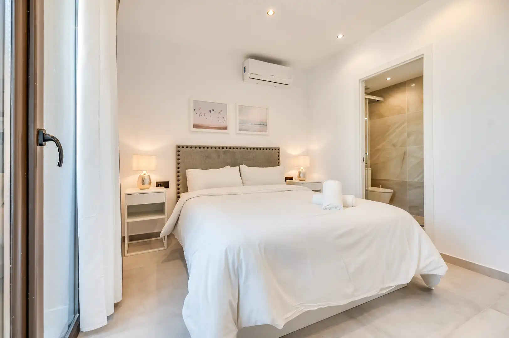 Dormitori de Apartament en venda en Estepona amb Aire condicionat, Terrassa i Piscina